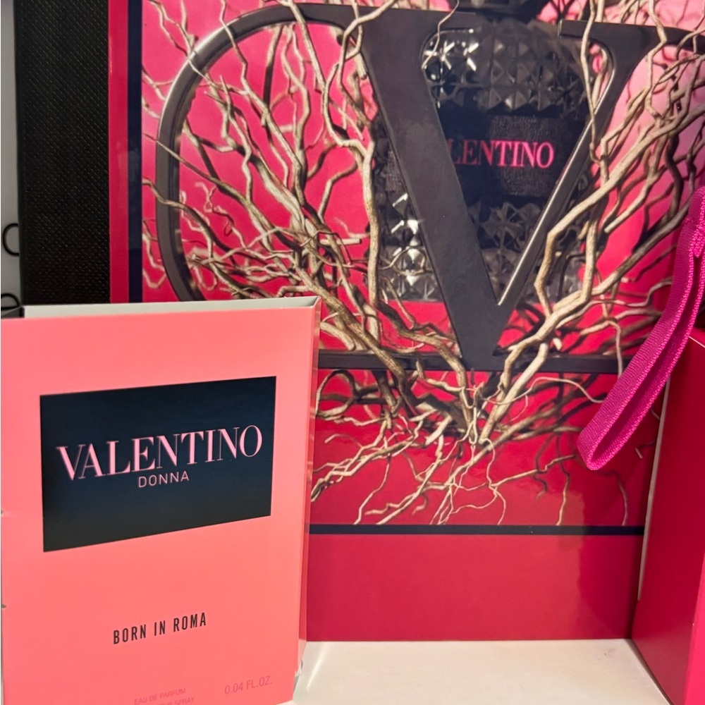 Valentino Bundle | custom beauty journal + Iconic GWP zipper pouch + perfume - Picture 4 of 5